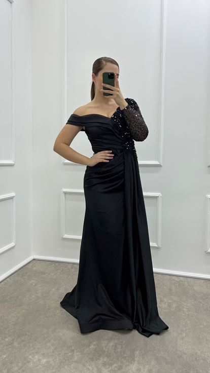 Dettaglio Asimmetrico A Braccio Singolo Nero Design Ricamato İn Raso Vestito Da Sera Di Grande Dimensione