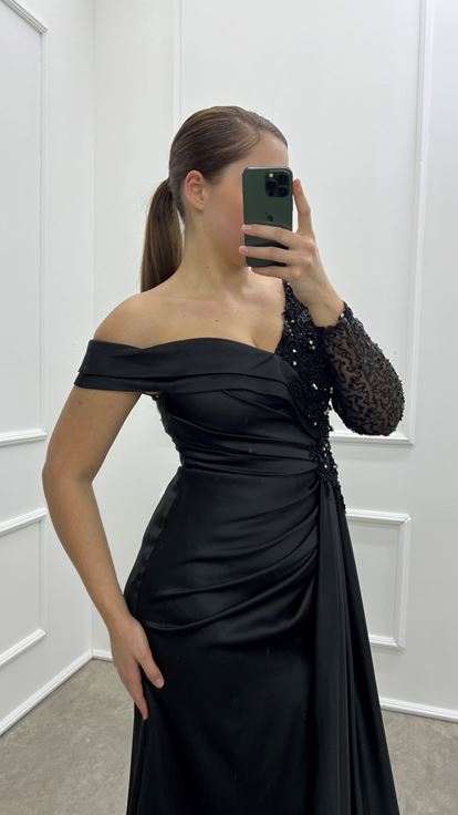 Dettaglio Asimmetrico A Braccio Singolo Nero Design Ricamato İn Raso Vestito Da Sera Di Grande Dimensione