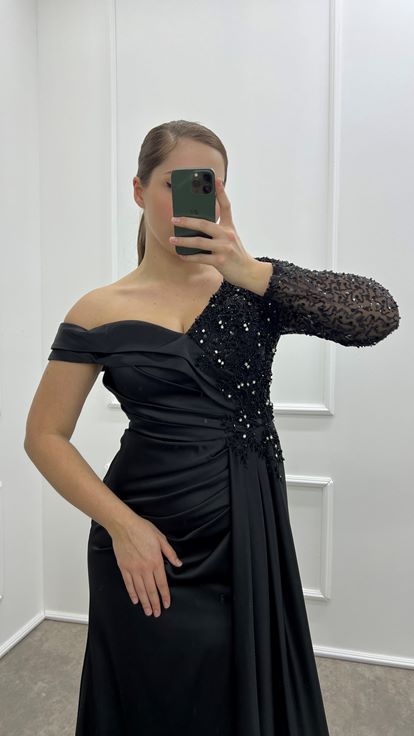 Dettaglio Asimmetrico A Braccio Singolo Nero Design Ricamato İn Raso Vestito Da Sera Di Grande Dimensione