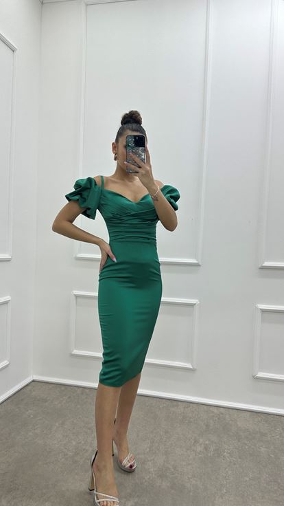 Vestido lápiz con diseño de detalle de manga drapeada verde esmeralda