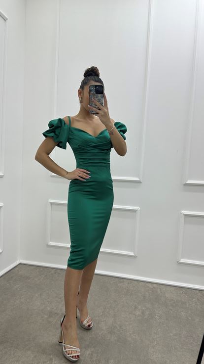 Vestido lápiz con diseño de detalle de manga drapeada verde esmeralda