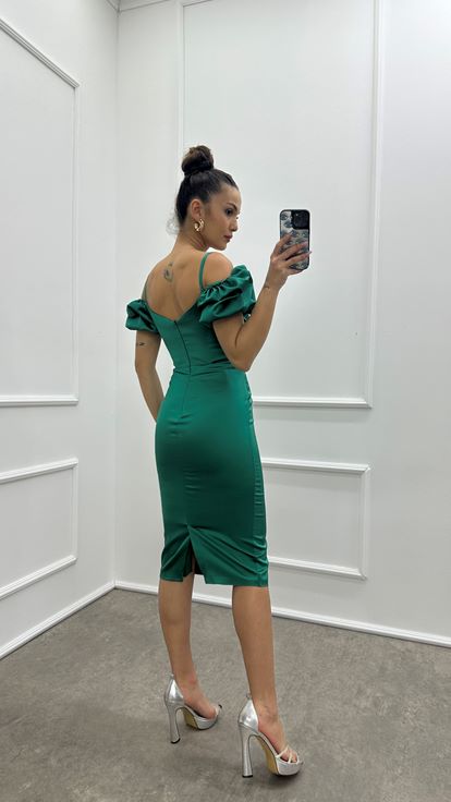 Vestido lápiz con diseño de detalle de manga drapeada verde esmeralda