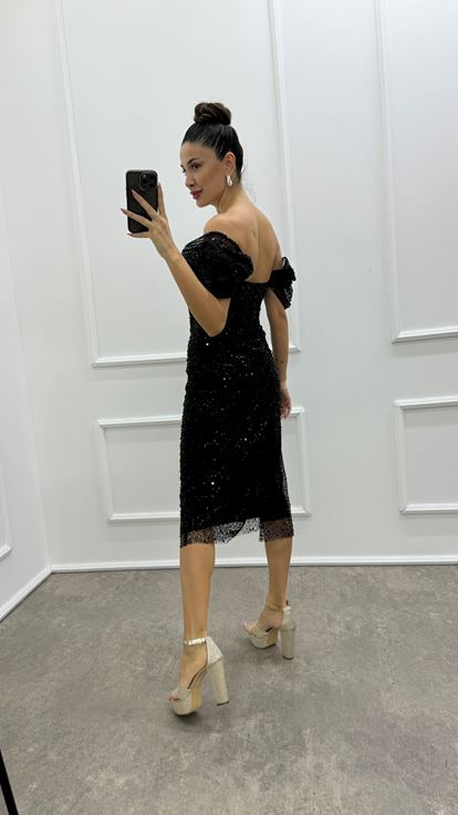 Vestido de lentejuelas con diseño de lentejuelas con detalle transparente negro