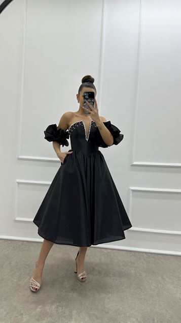 Siyah Straplez Göğsü Taşlı Kol Detay Tasarım Elbise