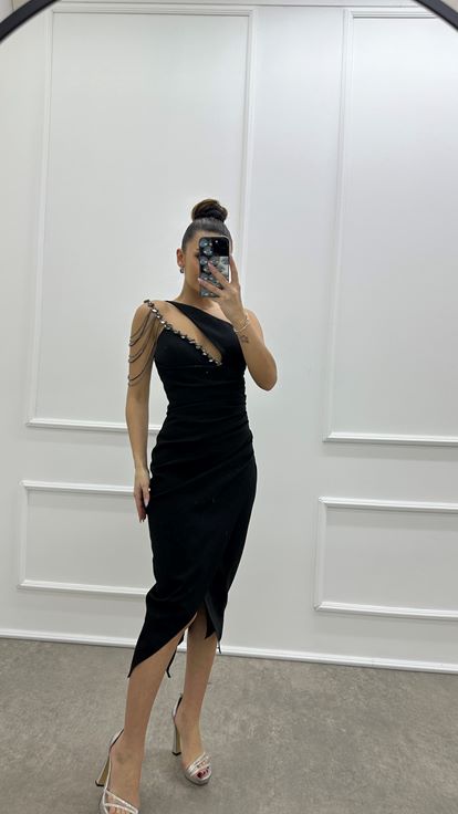 Black One Shoulder Chain Detail Design Dress