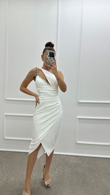 Beyaz Tek Omuz Zincir Detay Tasarım Elbise