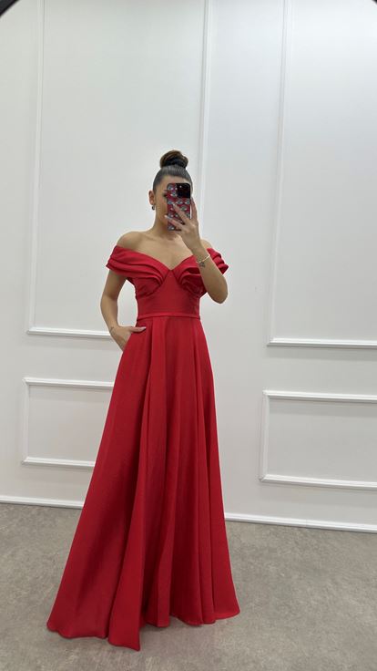 Robe de soirée rouge de conception de détail de poitrine