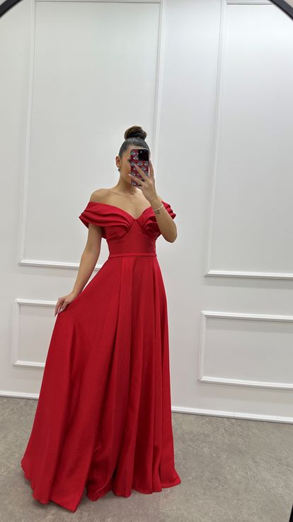 Robe de soirée rouge de conception de détail de poitrine