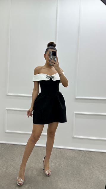 Siyah Kayık Yaka Göğüs Detay Tasarım Elbise