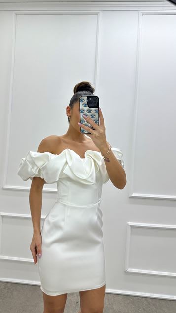 Beyaz Straplez Göğsü Volanlı Tasarım Elbise