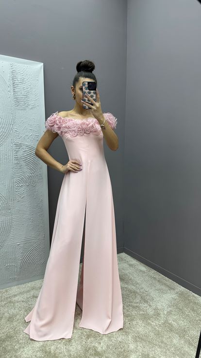 Trägerloser, puderfarbener Overall mit Rüschendetail