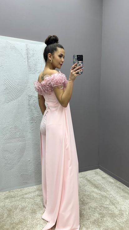 Trägerloser, puderfarbener Overall mit Rüschendetail