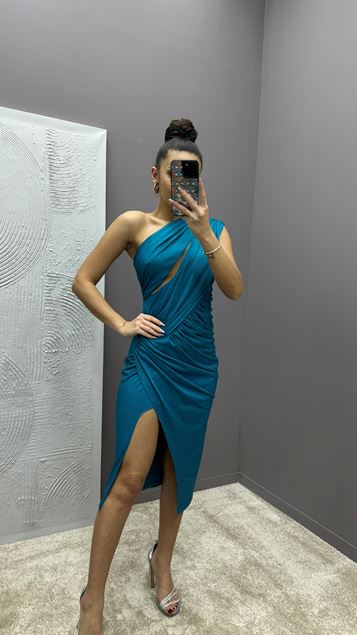 Türkises One-Shoulder-Kleid mit drapiertem Taillen-Detail-Design