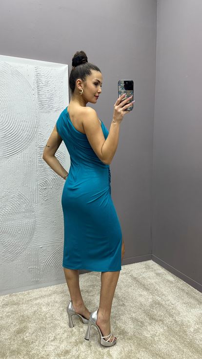 Robe de créateur turquoise asymétrique à une épaule et taille drapée