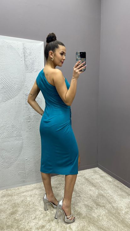 Robe de créateur turquoise asymétrique à une épaule et taille drapée