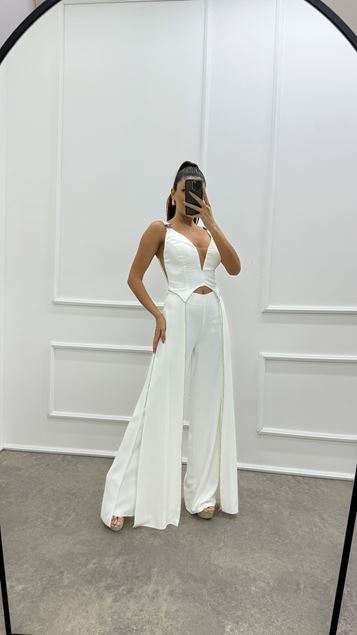 Beyaz Göğüs Detay Şeritli Tasarım Elbise