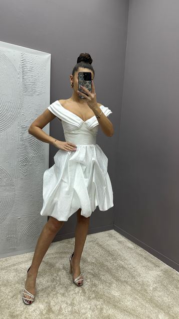 Beyaz Göğüs Detay Balon Etek Tasarım Elbise