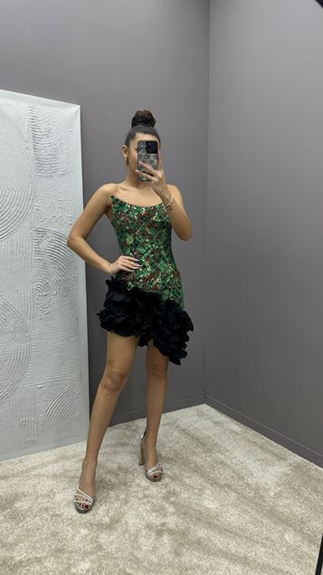 Grünes, trägerloses, besticktes Rüschenkleid