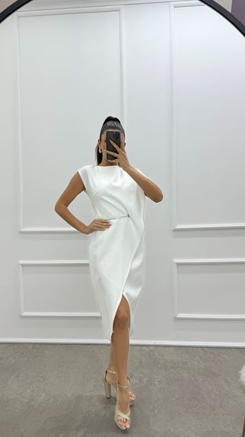 Beyaz Asimetrik Kesim Şerit Detay Tasarım Elbise