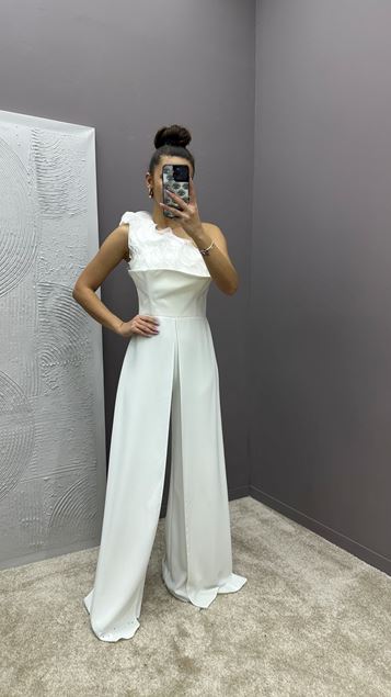 Beyaz Göğüsü Fırfırlı Tasarım Tulum Elbise