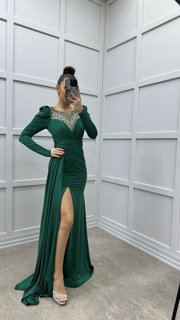 Emerald Green V-Neck Chest Stone Embroidered Design Evening Dress