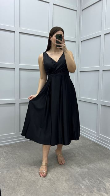 Siyah Kruvaze Yaka Tasarım Saten Büyük Beden Elbise