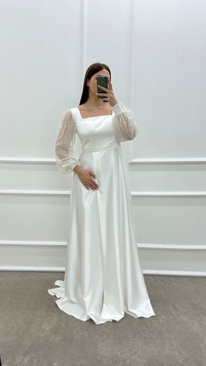 Design Di Dettaglio Di Elaborazione Della Manica A Palloncino Bianco İn Raso Di Grandi Dimensioni Abiti Da Sera Di Grandi Dimensioni