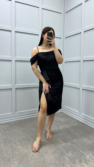 Siyah Kol Detay Volanlı Tasarım Saten Büyük Beden Elbise