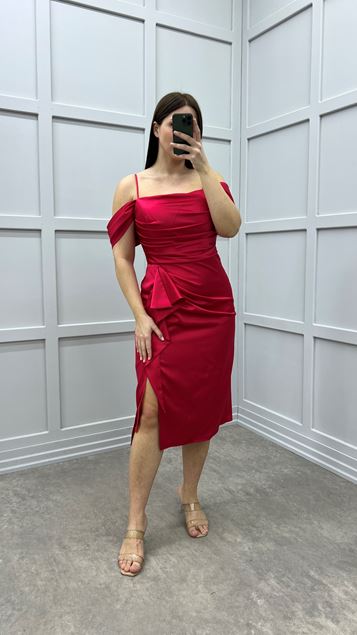 Kırmızı Kol Detay Volanlı Tasarım Saten Büyük Beden Elbise