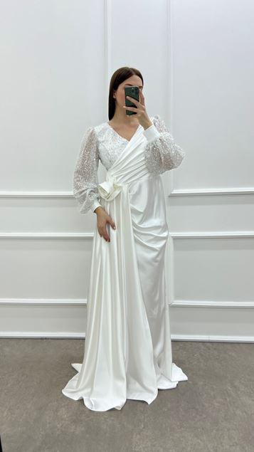 Beyaz Balon Kol Bel Detay İşlemeli Tasarım Saten Büyük Beden Abiye Elbise