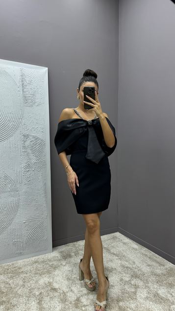 Mini vestido de diseño de correa de cuerda de lazo de pecho negro