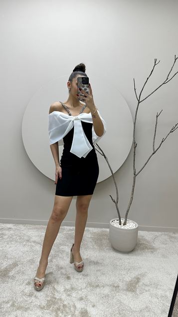 Beyaz Göğsü Fiyonk İp Askılı Tasarım Mini Elbise