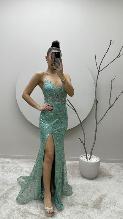 Vestido de noche con detalle de lentejuelas con detalle de lentejuelas con correa verde menta