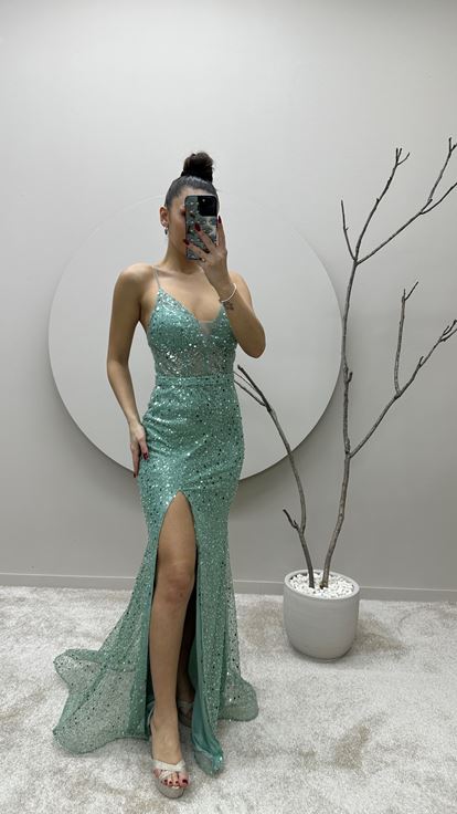 Vestido de noche con detalle de lentejuelas con detalle de lentejuelas con correa verde menta