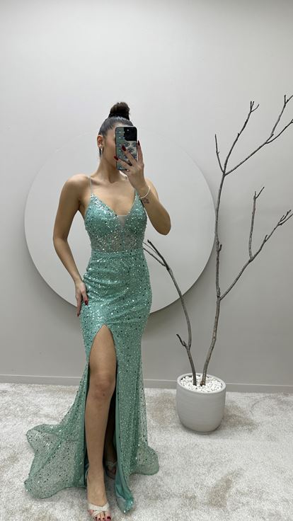 Vestido de noche con detalle de lentejuelas con detalle de lentejuelas con correa verde menta