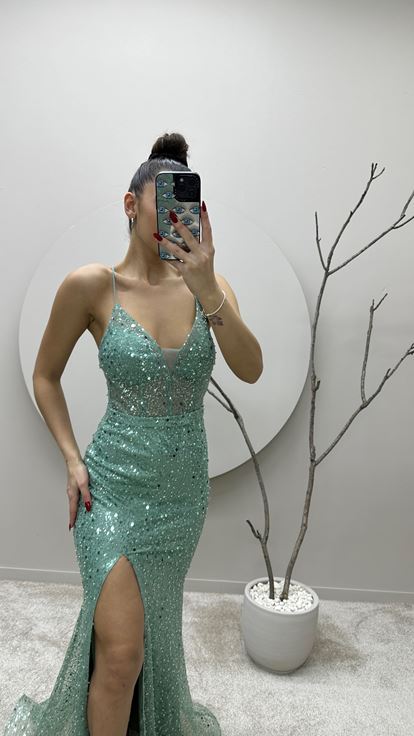 Vestido de noche con detalle de lentejuelas con detalle de lentejuelas con correa verde menta