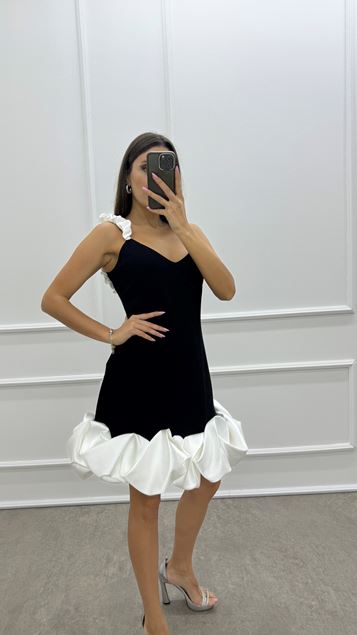 Siyah Omuzları Ve Etek Ucu Volan Detay Tasarım Mini Elbise