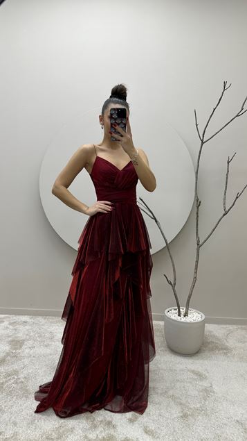 Vestido de diseño de detalle de volante de cuerda burdeos