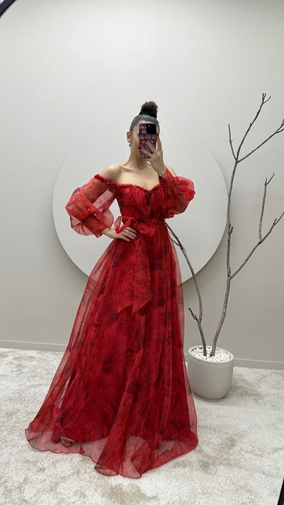 Abito Da Design Ammortizzato A Manicotto A Palloncino Rosso.