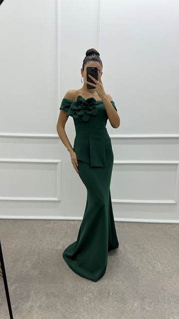 Smaragdgrünes Abendkleid mit Blumendetails an der Brust und Taille