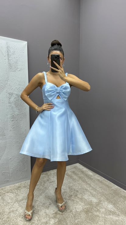 Bebe Mavisi Göğsü Fiyonk Tasarım Mini Saten Elbise