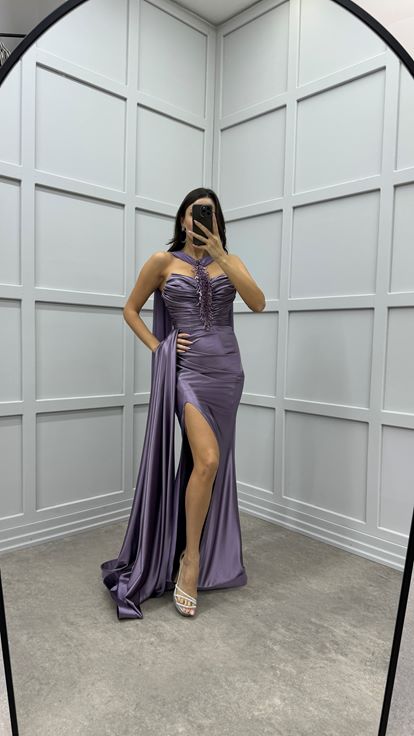 Lila Boyun Detay Pelerinli Tasarım Saten Abiye Elbise