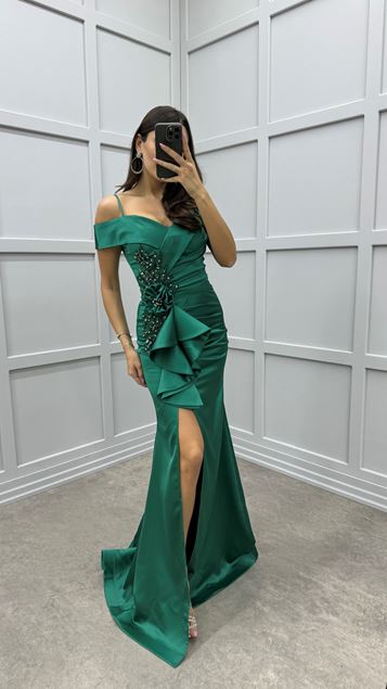 Emerald Green Boat Neck Chest Embroidered Waist Flywheel Detail Design Satin Evening Dress