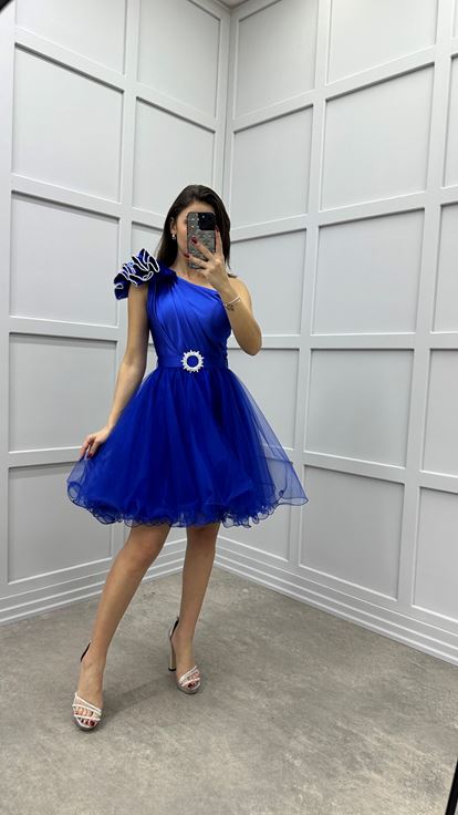 Saks Omuzu Volan Detay Kemerli Tasarım Tül Elbise