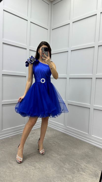 Saks Omuzu Volan Detay Kemerli Tasarım Tül Elbise