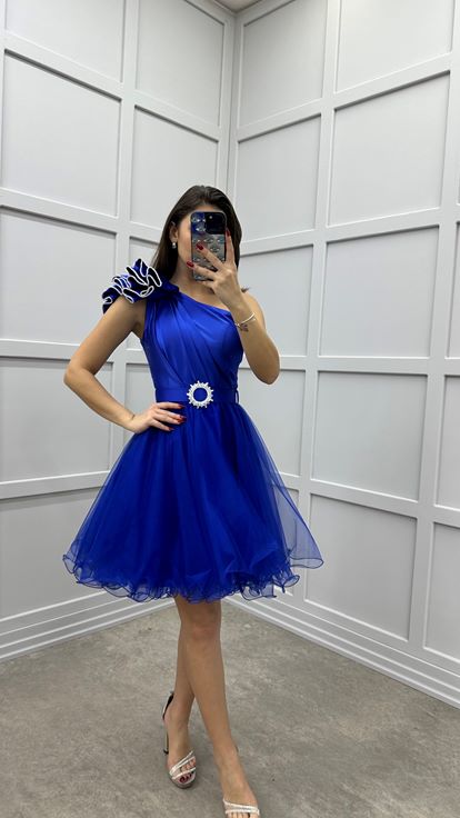 Saks Omuzu Volan Detay Kemerli Tasarım Tül Elbise