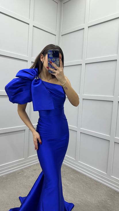 Saks One Shoulder Embellished Shoulder Detail Design Satin Dress