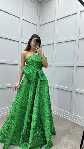 Yeşil Tek Omuz Fiyonk Detay Jakar Tasarım Abiye Elbise