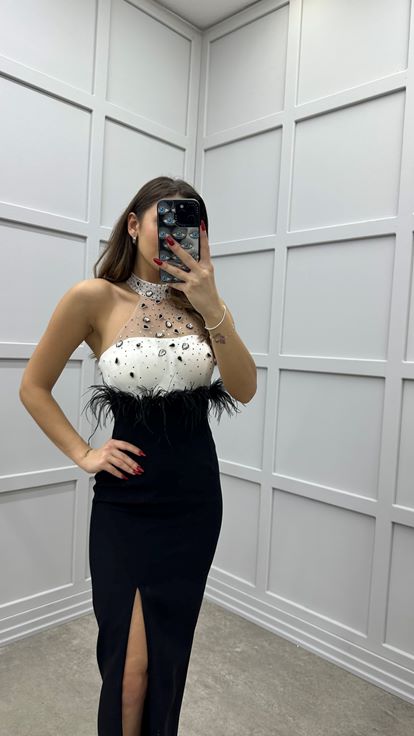 Siyah Boyun Detay Beli Tüy Tasarım Elbise