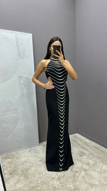 Schwarzes, mit Steinen besticktes Kleid mit Taillendetail-Design